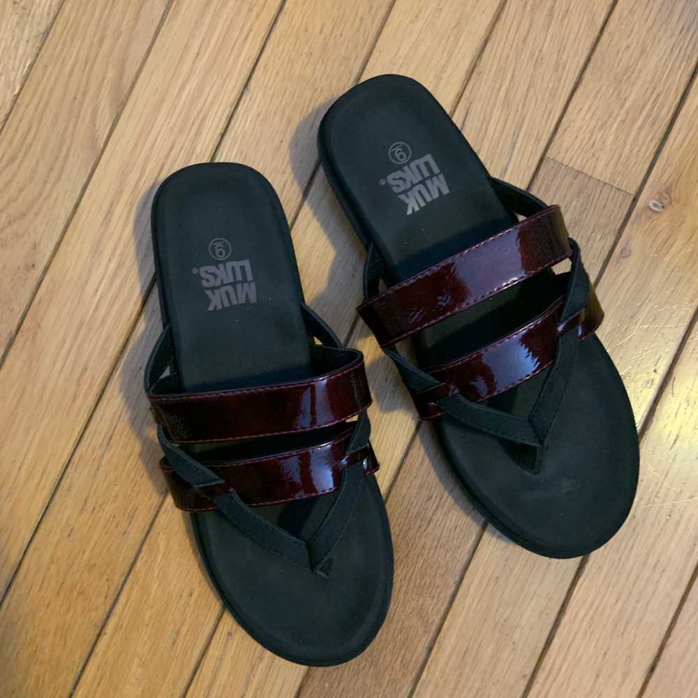 Muk Luks Sandles size 9
